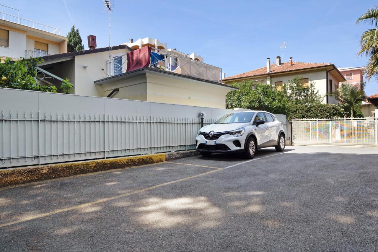 Casa Serena 12 Apartment Bordighera Exterior photo