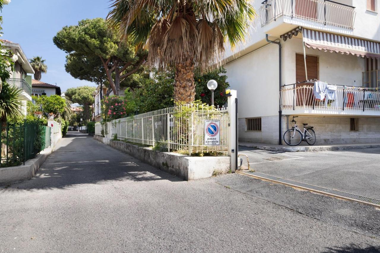 Casa Serena 12 Apartment Bordighera Exterior photo